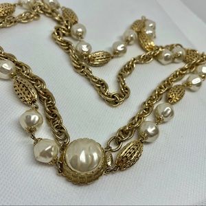 Gold tone and Pearl tone necklace